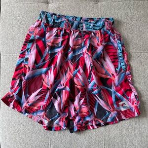 Men’s Chestee Shorts - size M